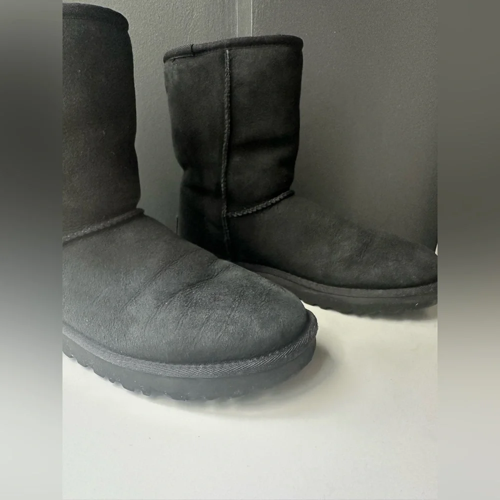 UGG Classic Short II Shearling Boots, Women’s Size 9